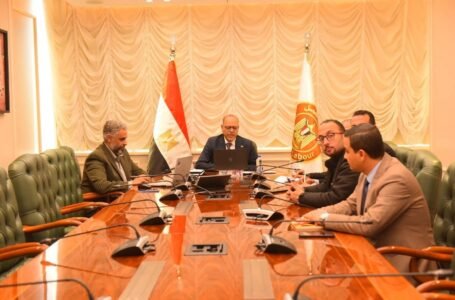 جبران يشهد تسليم مساعدات مالية بقيمة 2 مليون جنيه لأسر ضحايا ومصابي العمالة غير المنتظمة في 3 محافظات