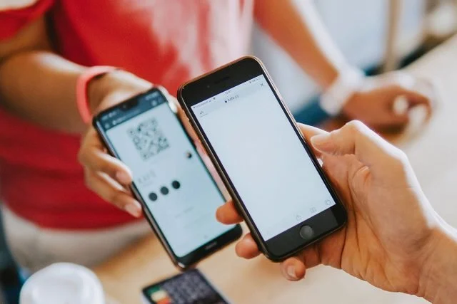 المحافظ الإلكترونية والخدمات المصرفية